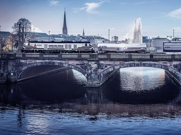 VTG-Ganzzug auf Lombardibrücke in Hamburg