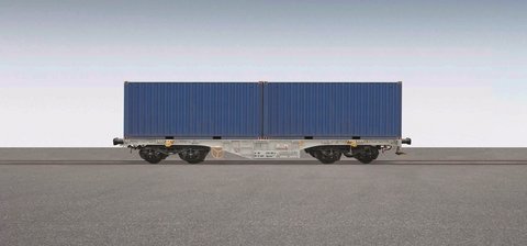 Grauer Containerwagen mit einem blauen Container darauf.